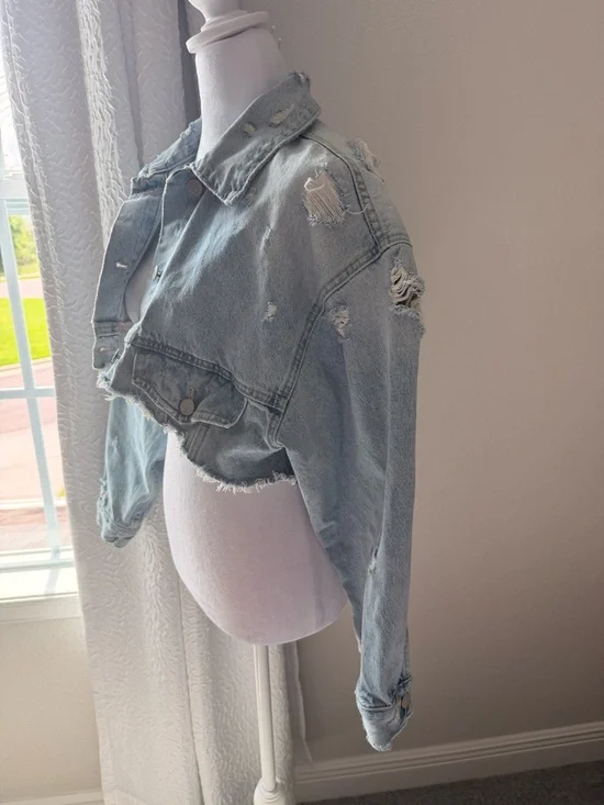 Zara Cropped Denim Jacket - Picture 3 of 9